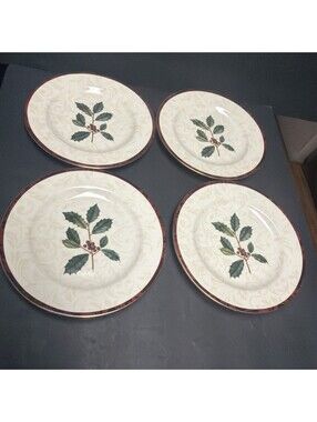 VINTAGE Hallmark Home by SAKURA Christmas Holly Salad Dessert Plate Set of 4